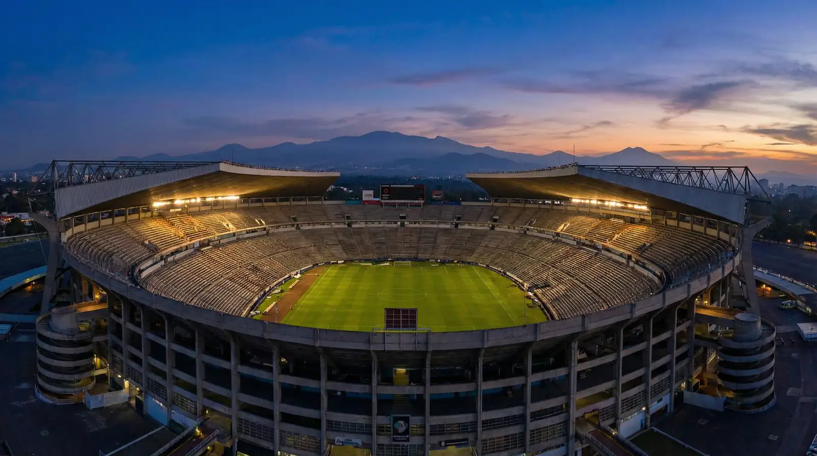 L'Estadio Azteca de Mexico illuminé pour la cérémonie d'ouverture de la Coupe du Monde 2026
